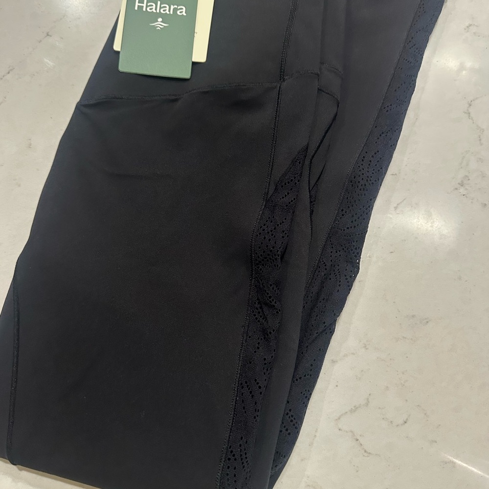 HALARA black leggings with lace trim S cropped